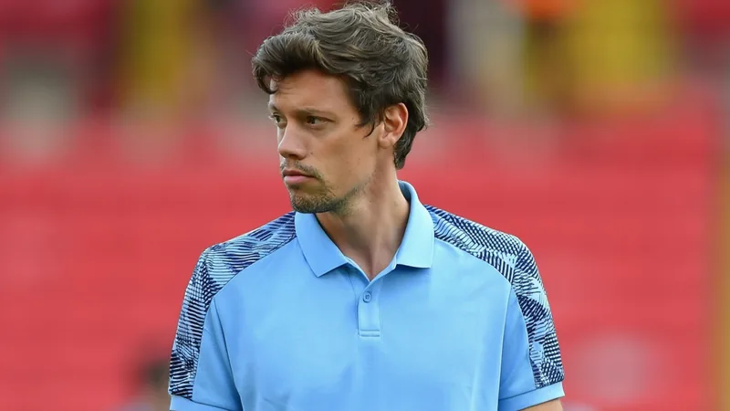 Arsenal appoint Arnaldo Abrantes as new club doctor Arsenal's new club doctor Arnaldo Abrantes, formerly of Aston Villa, will start at the Emirates in July. — latest news and analysis.