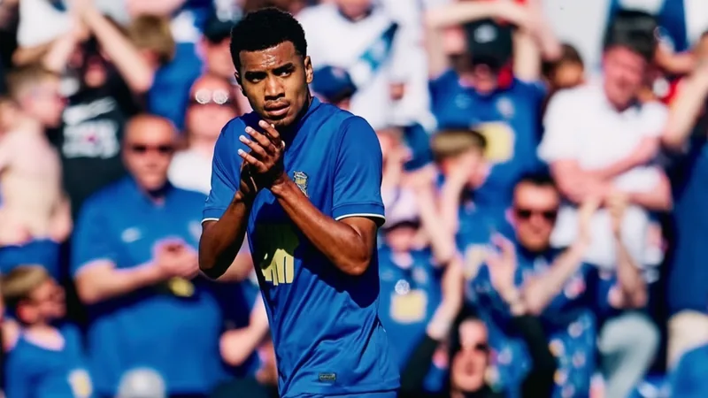 Birmingham City activate €7m buy option for Jhon Solis Jhon Solis in Birmingham City kit, celebrating a goal with teammates