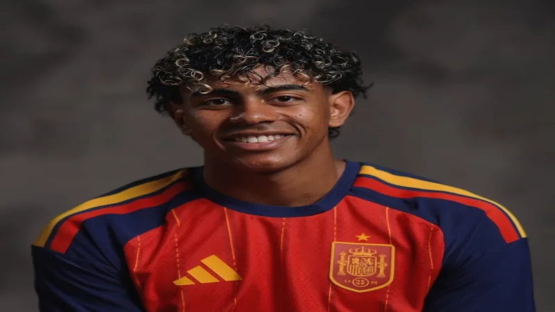 Lamine Yamal, a young Barcelona forward, smiling in a Spain jersey, recalling his first World Cup memory from Brazil 2014.