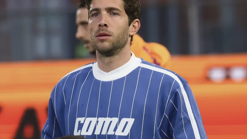 Sergi Roberto leaves Como, becomes free agent Sergi Roberto in action on the football pitch