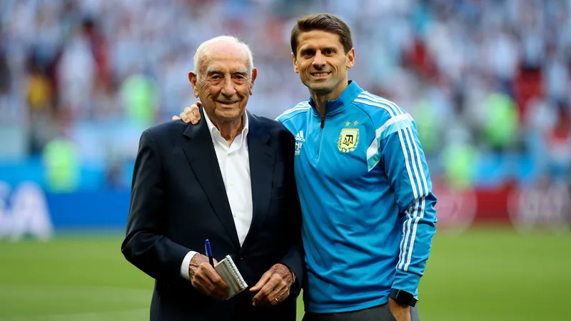 91-year-old journalist covers 18th World Cup Enrique Macaya Marquez, a 91-year-old Argentine journalist, poses for a photo with Argentina manager Lionel Scaloni at the World Cup.