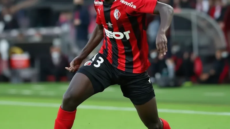 Eliezer Mayenda in Rennes jersey, transfer from Sunderland confirmed for €25 million