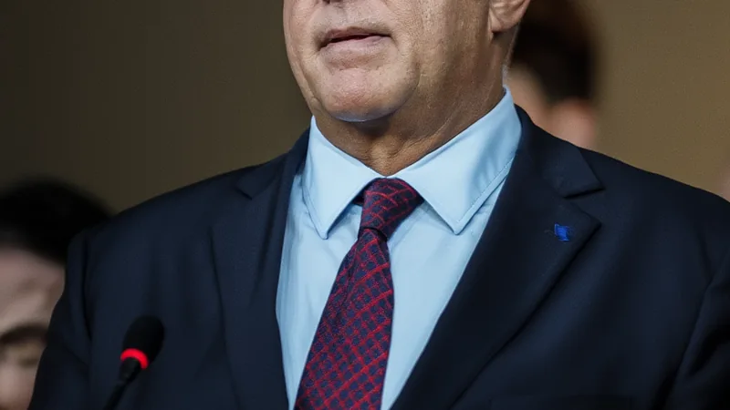 Laporta: Barça has alternatives if Julián does not join Joan Laporta speaking at a press conference about Barcelona's transfer plans