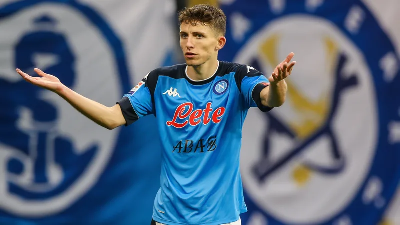 Schalke close to Jesper Lindström loan from Napoli Jesper Lindström in action for Napoli, with Schalke and Napoli logos in the background