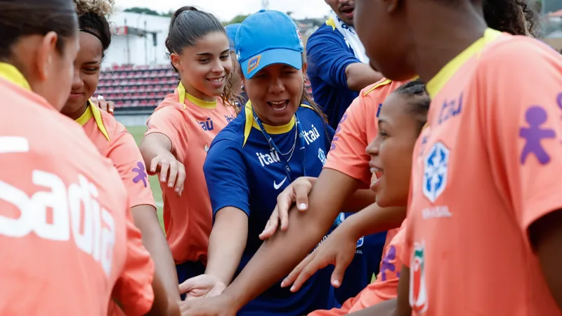 Brazil U-20 Coach Orlando Targets Attacking World Cup Camilla Orlando, head coach of Brazil's U-20 women's team, speaking at a press conference during the FIFA U-20 Women's World Cup.