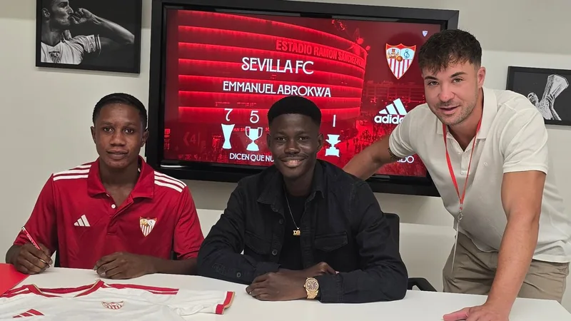 Emmanuel Abrokwa signing his contract with Sevilla, flanked by his agents Daniel Boifio Junior and Jorge Garcia. — latest news and analysis.