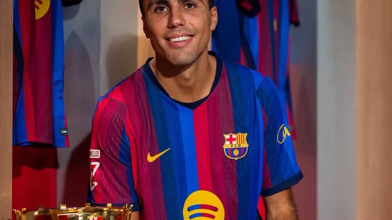Flick: Rodri is the best No6 in the world Hansi Flick speaking at a press conference about new signing Rodri.