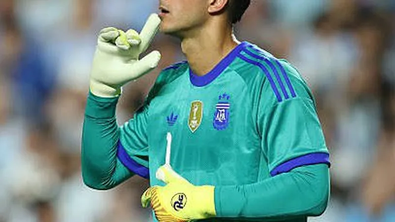 Two goalkeepers facing each other on a football pitch, representing Napoli and Atlético Madrid, during a transfer discussion.