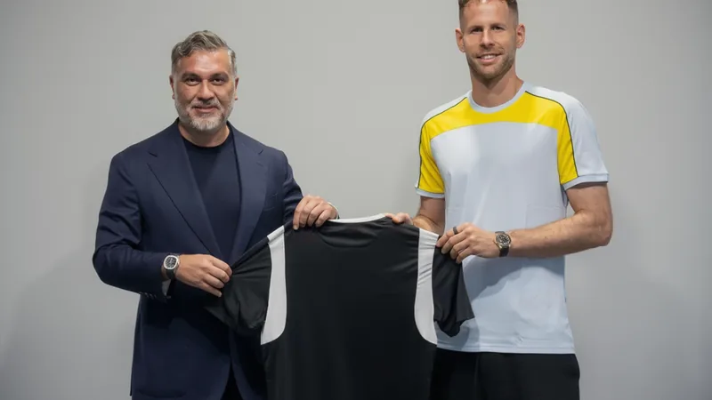 Peter Gulacsi Joins Villarreal from RB Leipzig Peter Gulacsi with his agent after signing for Villarreal