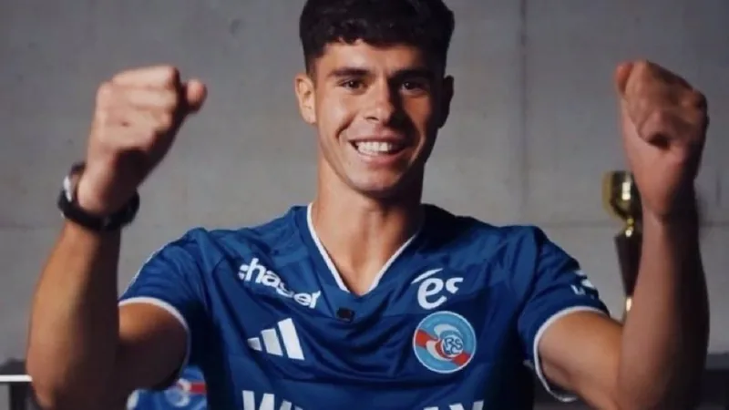 Jacobo Ortega in RC Strasbourg kit during his unveiling.