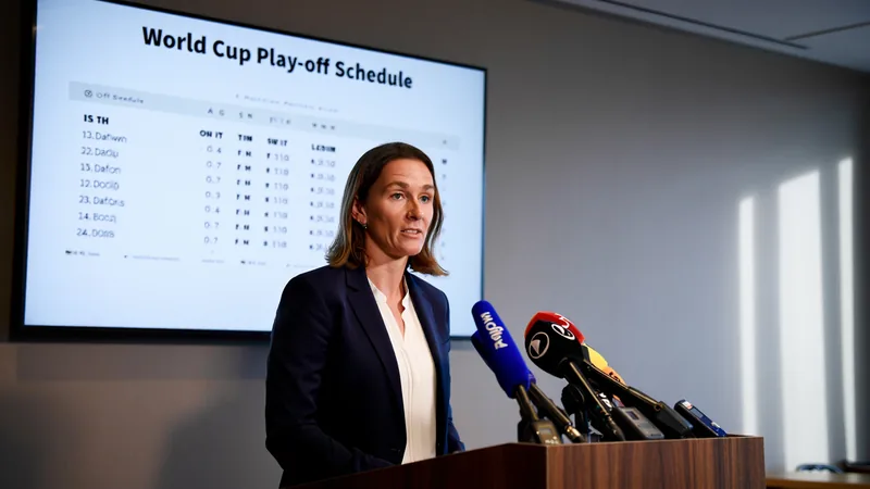 „Ich will Mut, nicht Angst“ – Wales‘ Trainerin vor WM-Play-offs Rhian Wilkinson, die walisische Nationaltrainerin, steht konzentriert am Spielfeldrand und gibt Anweisungen an ihre Spielerinnen während eines