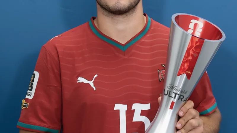 João Neves im portugiesischen Trikot, der den Ball kontrolliert, im Estadio do Dragão in Porto während des Spiels Portugal gegen DR Kongo.