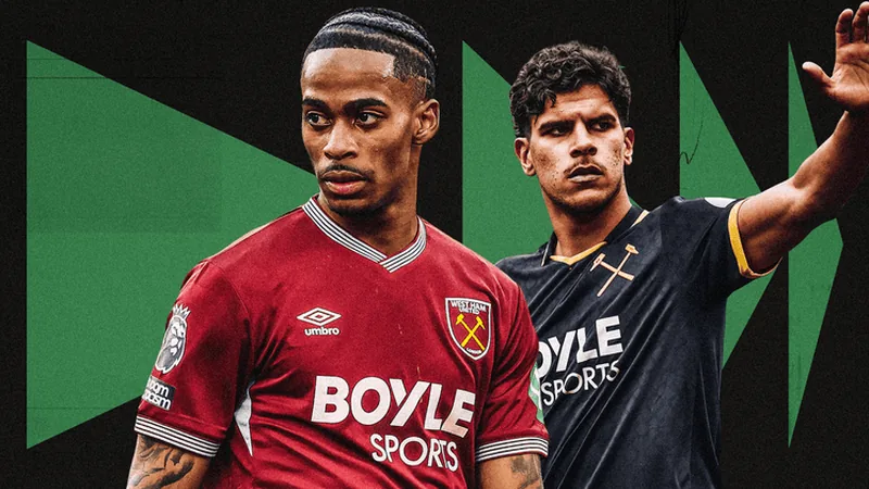 Rashfords Vertrag bei Man United enthält 40-Millionen-Pfund-Klausel Marcus Rashford im Trikot von Manchester United auf dem Spielfeld, im Hintergrund das Old Trafford Stadion bei einem Abendspiel.