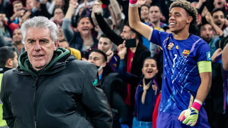 Südafrikanische Nationalspieler in gelben Trikots jubeln nach einem Tor im WM-Qualifikationsspiel im Stadion von Johannesburg.