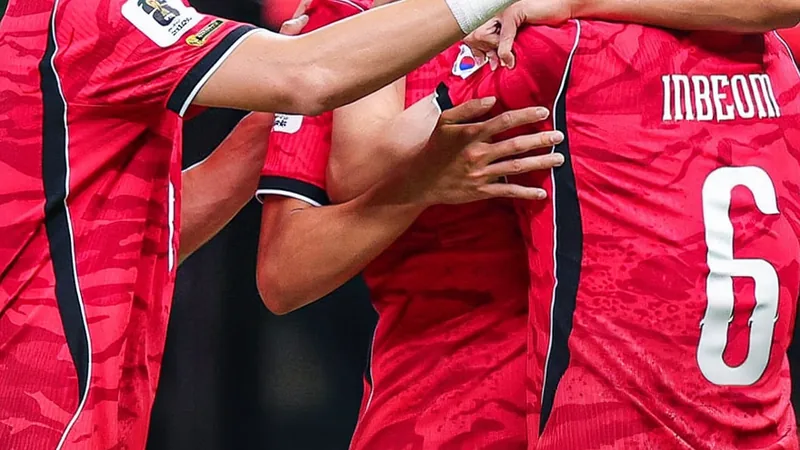 Südkoreanische Fußballspieler jubeln nach einem Tor im WM-Spiel gegen Tschechien im Stadion. — latest news and analysis.