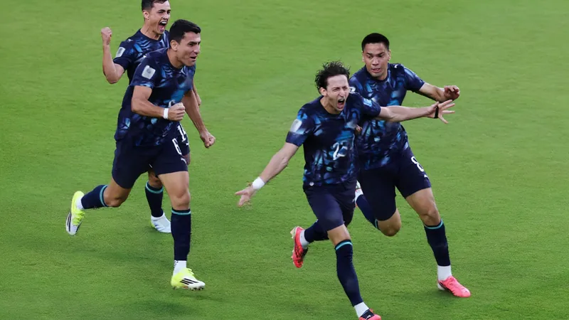 Paraguayische Spieler jubeln nach dem Tor von Matías Galarza im WM-Spiel gegen die Türkei im San Francisco Stadium — latest news and analysis.