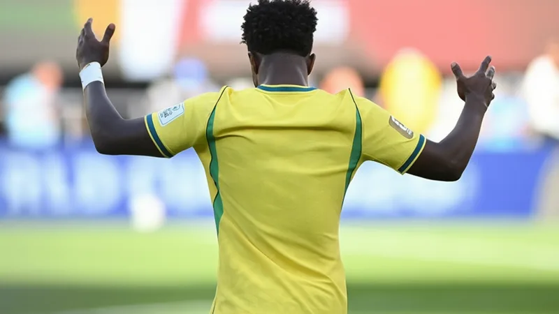 Vini Jr. trifft im 50. Länderspiel für Brasilien — Football World Cup Vinícius Júnior im gelben Trikot Brasiliens jubelt nach seinem Tor im WM-Eröffnungsspiel im Stadion — latest news and analysis.
