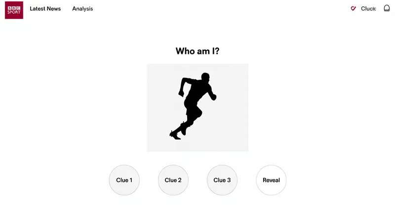 Wer bin ich? Errate den WM-Star Nr. 14 — Football World Cup News Ein Fußballspieler in Aktion auf einem grünen Rasen, mit verschwommenem Hintergrund eines Stadions, der die Spannung des Ratespiels symbolisiert.