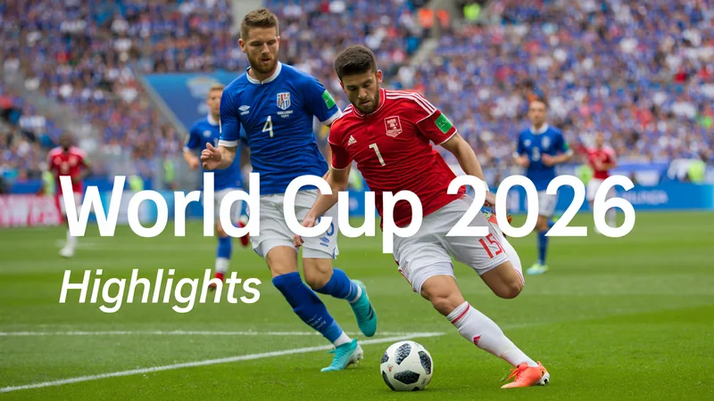 WM-Highlights und Wiederholungen: So verpasst ihr kein Tor — Football Fußballfans schauen auf einem Smartphone WM-Highlights, im Hintergrund ein Fernseher mit einem laufenden Spiel. — latest news and analysis.