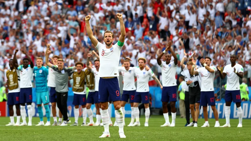 16,3 Millionen sehen Englands Sieg gegen DR Kongo — Football World Harry Kane jubelt nach einem Tor im WM-Achtelfinale England gegen DR Kongo, im Hintergrund die jubelnden englischen Fans im Stadion.