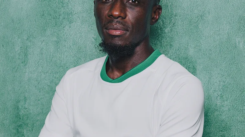 Al Diriyah SC verpflichtet Gana Gueye – Vollzug gemeldet — Football Idrissa Gana Gueye im Trikot des senegalesischen Nationalteams beim Afrika-Cup 2022, jubelnd mit erhobenen Armen im Stadion von Yaoundé