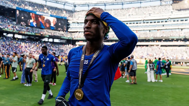 Nicolas Jackson im Trikot des FC Chelsea während eines Premier-League-Spiels, jubelnd nach einem Tor — latest news and analysis.