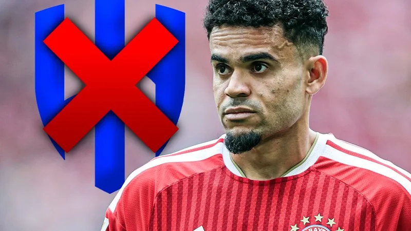 Jan-Christian Dreesen im Gespräch mit einem Journalisten im Presseraum der Allianz Arena in München — latest news and analysis.