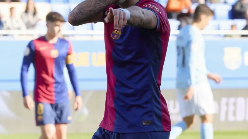 Dinamo Zagreb verpflichtet Dani Rodriguez von Barcelona mit Ein junger Fußballspieler in Dinamo Zagreb-Trikot posiert vor dem Stadion Maksimir in Zagreb, Kroatien. — latest news and analysis.
