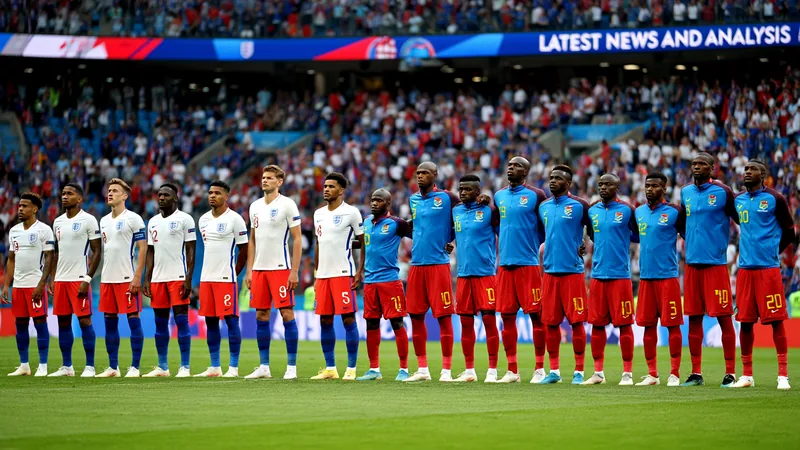 Fußballspieler in Aktion auf dem Spielfeld mit Trikots von England und der DR Kongo während eines WM-Spiels — latest news and analysis.