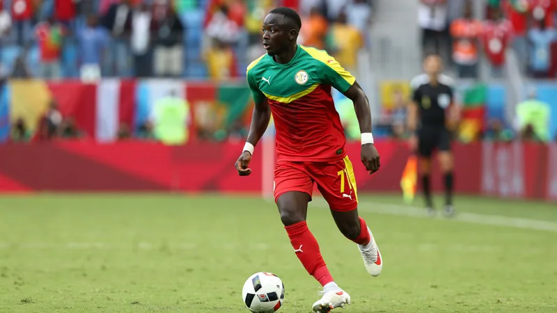 Senegals Mittelfeldspieler Pape Gueye im Nationaltrikot mit ernstem Gesichtsausdruck auf dem Spielfeld — latest news and analysis.