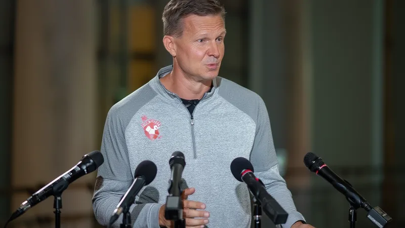 Kanadas Trainer Marsch: „Ich wäre lieber wir als Marokko“ — Football Jesse Marsch, Trainer der kanadischen Fußballnationalmannschaft, steht konzentriert am Spielfeldrand im Estadio Nueva Condomina in Murcia, Spanien.