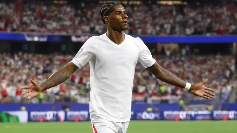 Marcus Rashford äußert sich zu seiner Zukunft: Klarheit vor der WM Marcus Rashford im Trikot von Manchester United beim Jubel nach einem Tor im Old Trafford Stadion — latest news and analysis.