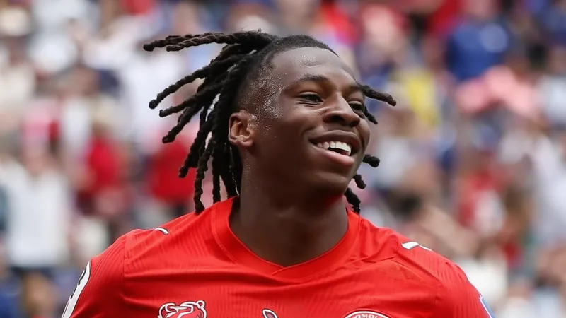 Newcastle nimmt Gespräche mit Freiburg über Johan Manzambi auf Johan Manzambi im Schweizer Nationaltrikot während eines Spiels bei der FIFA-Weltmeisterschaft 2022 in Katar — latest news and analysis.