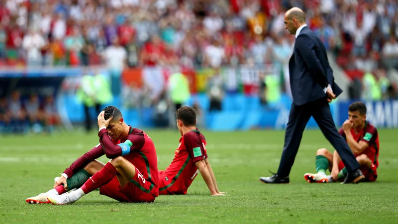 Cristiano Ronaldo weint auf dem Spielfeld in Dallas, Texas, nach der Niederlage Portugals gegen Spanien im WM-Achtelfinale.
