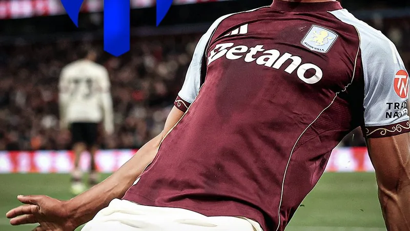 Al-Hilal bietet 45 Mio für Watkins — Football World Cup News Ollie Watkins im Trikot von Aston Villa auf dem Spielfeld, im Hintergrund die Stadiontribüne, während er den Ball kontrolliert.