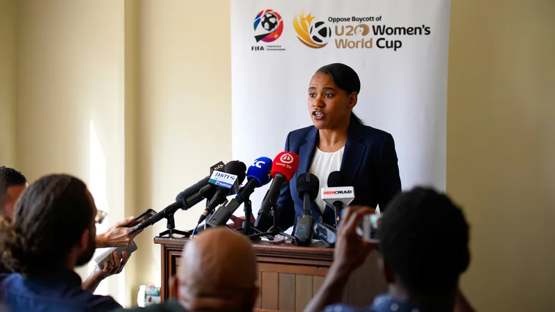 Nandy: WM-Boykott darf Frauenfußball nicht bestrafen — Football World Lisa Nandy, britische Kulturministerin, spricht auf einer Pressekonferenz in London über den Frauenfußball und die U20-Weltmeisterschaft.