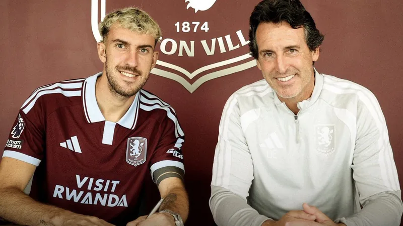 Matteo Ruggeri im Trikot von Aston Villa bei seiner offiziellen Vorstellung im Villa Park in Birmingham — latest news and analysis.