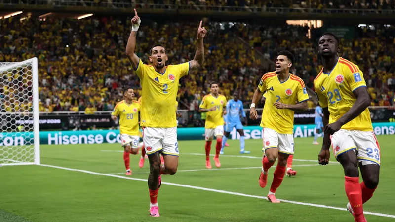 Estadio Guadalajara lleno de aficionados colombianos celebrando el gol de Daniel Munoz contra RD Congo en el Mundial 2026