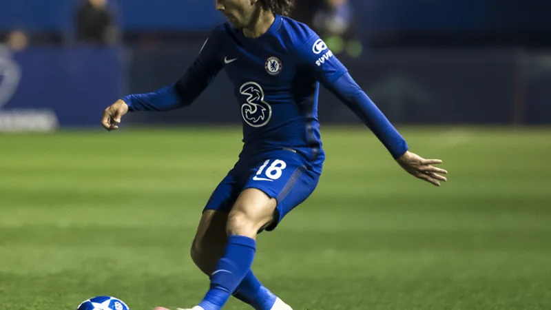 Marc Cucurella con la camiseta del Chelsea durante un partido de la Premier League, celebrando una jugada. — latest news and analysis.