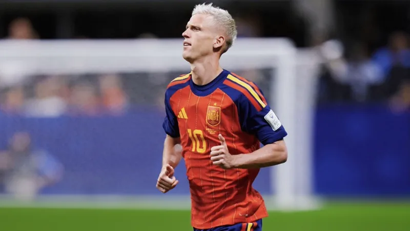 Dani Olmo: asistencia y pases perfectos ante Arabia Saudí — Football Dani Olmo celebrando una jugada con la camiseta de España en el Estadio Rey Fahd de Riad durante el partido amistoso contra Arabia Saudí