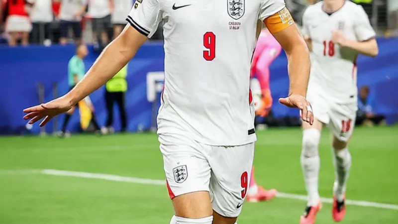 Harry Kane celebrando un gol con la camiseta de Inglaterra en un partido de la Copa del Mundo, con la afición de fondo — latest news and analysis.