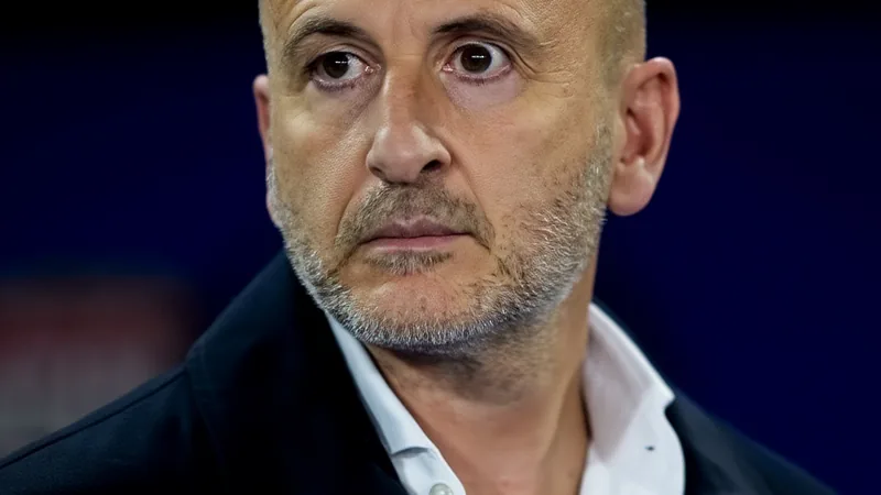 Piero Ausilio, director deportivo del Inter de Milán, hablando en una rueda de prensa con el logo del club al fondo — latest news and analysis.