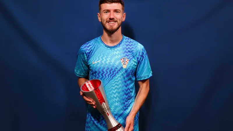 Petar Sucić celebrando con el balón en el Estadio Maksimir de Zagreb durante el partido amistoso Croacia vs. Ghana — latest news and analysis.