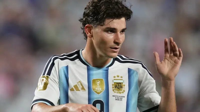 Real Madrid se retira de la puja por Julián Álvarez; Barcelona sigue Real Madrid se retira de la puja por Julián Álvarez; Barcelona sigue al acecho