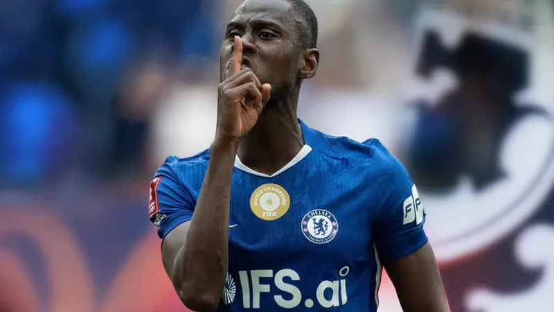 Trevoh Chalobah con la camiseta del Chelsea durante un partido de la Premier League, celebrando una jugada defensiva. — latest news and analysis.