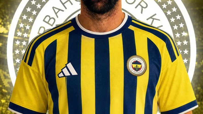Vedat Muriqi celebrando un gol con la camiseta del Fenerbahçe en el estadio Şükrü Saracoğlu, con aficionados al fondo — latest news and analysis.