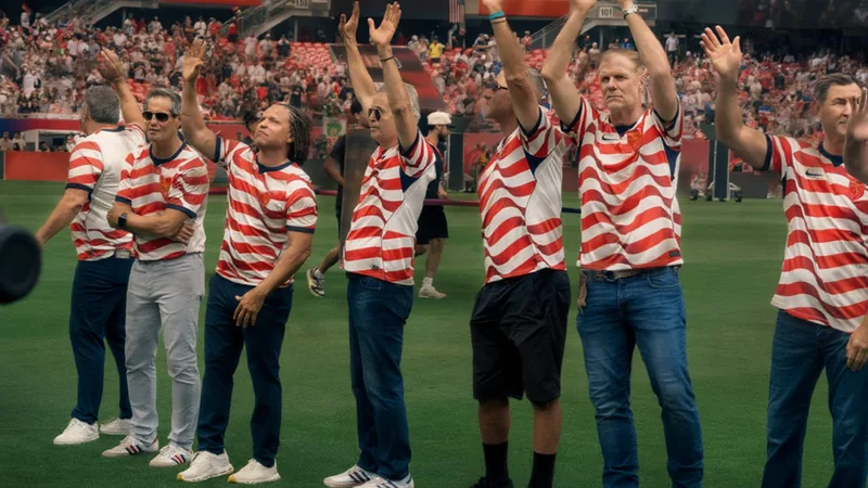 Wynalda y Balboa recuerdan el empate de 1994 y el debut de EE. UU Eric Wynalda y Marcelo Balboa, exjugadores de la selección de EE. UU., conversan en el Estadio de Los Ángeles antes del partido contra Paraguay.