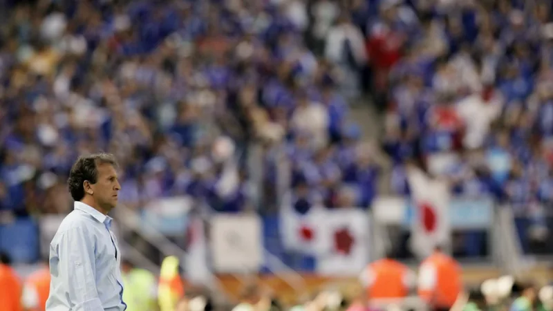 Zico, exfutbolista brasileño, con la camiseta de Japón durante un partido de la Copa Mundial de la FIFA 2006 — latest news and analysis.