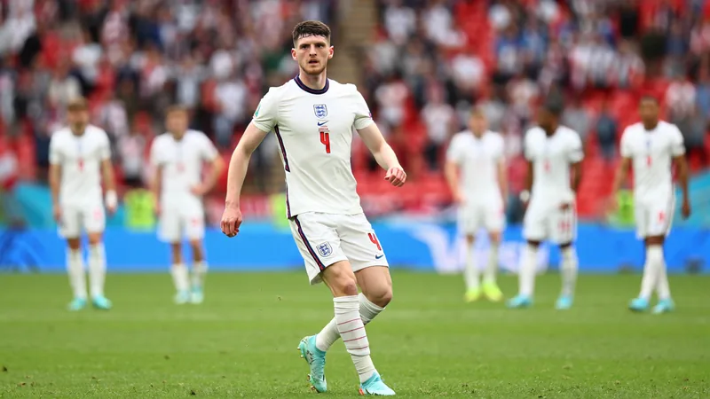 Declan Rice estará disponible para Inglaterra ante México — Football Declan Rice con la camiseta de Inglaterra durante un partido del Mundial, celebrando una jugada en el campo de fútbol. — latest news and analysis.