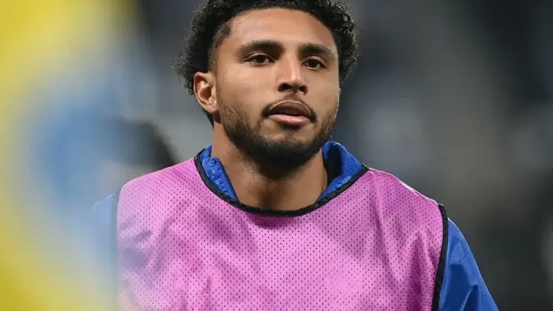 Jugador de fútbol brasileño con camiseta de la Atalanta celebrando un gol en el estadio Gewiss Stadium de Bérgamo — latest news and analysis.